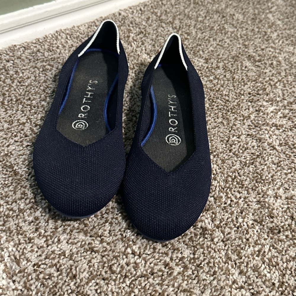 Navy Rothy’s flats sz 6.5